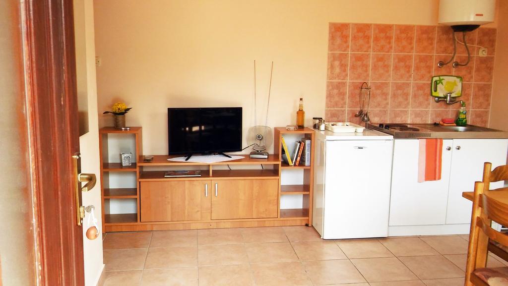 Apartmani Conar Veliki Drvenik Exteriör bild