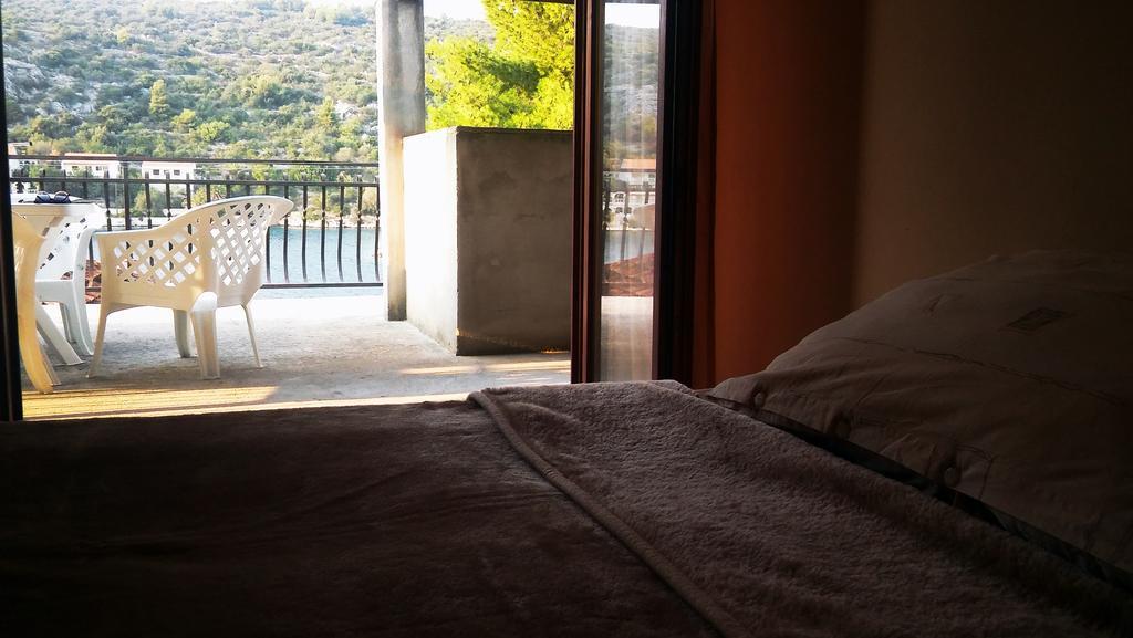 Apartmani Conar Veliki Drvenik Exteriör bild