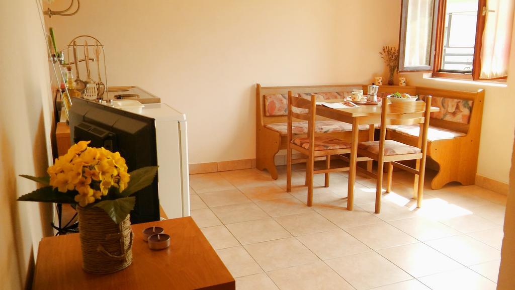 Apartmani Conar Veliki Drvenik Exteriör bild